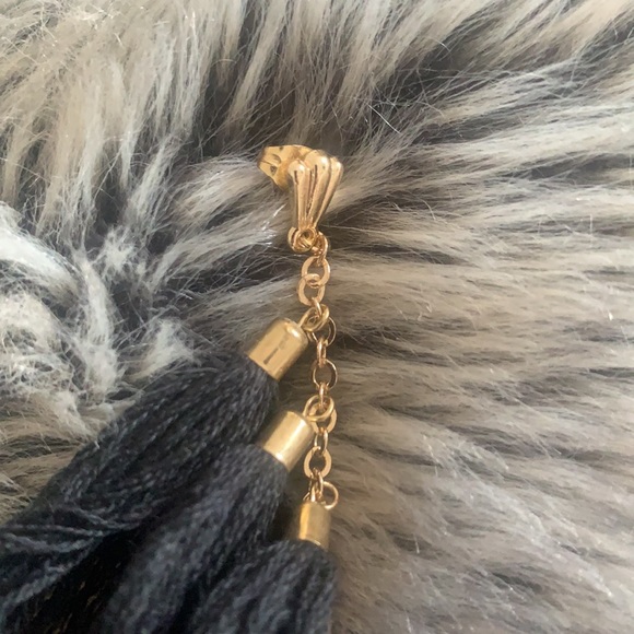 Black tassel earrings - Picture 4 of 5